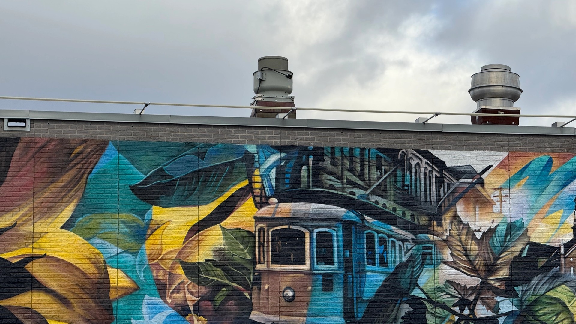 Metro Beechwood mural in Vanier by Dom Laporte