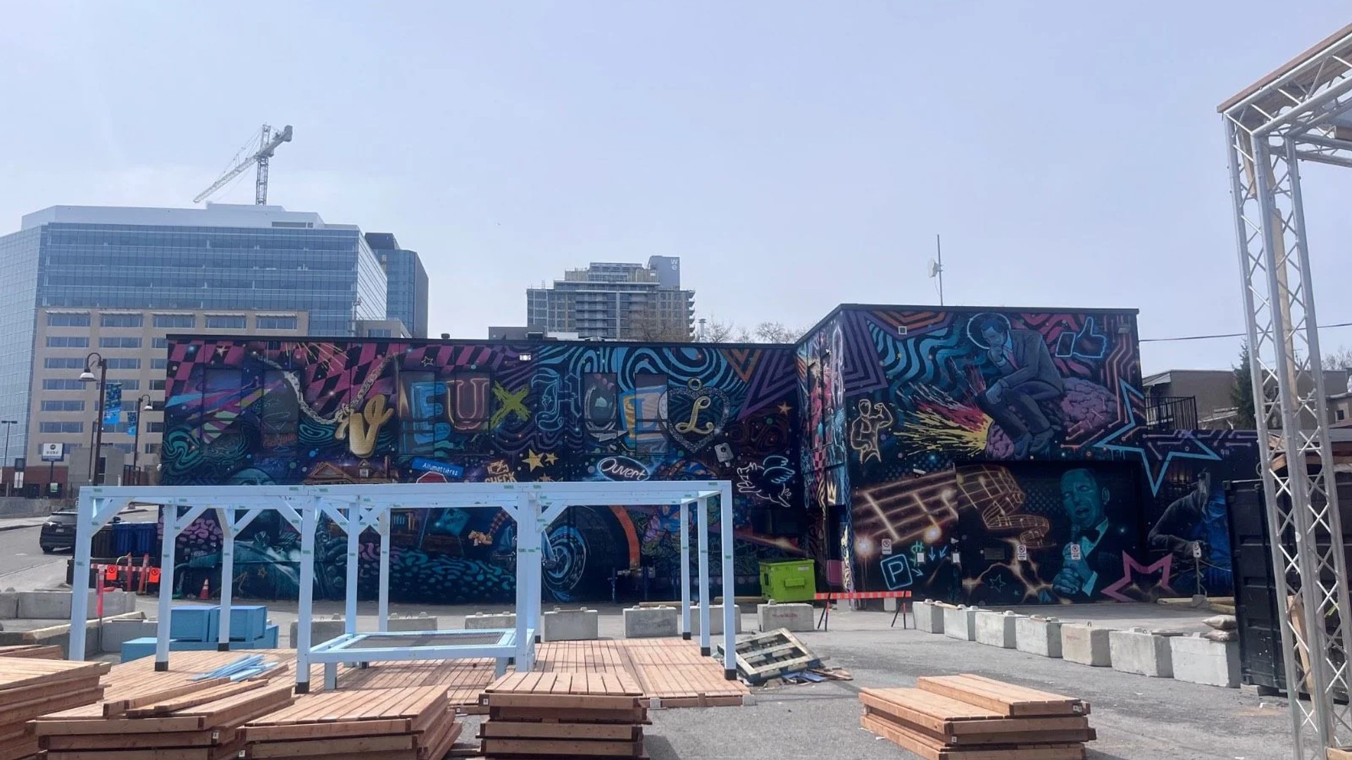 Mural titled C'est la vie by Phil Landry and Marin Mitrasinovic in Gatineau. Featuring psychedelic patterns and historical figures