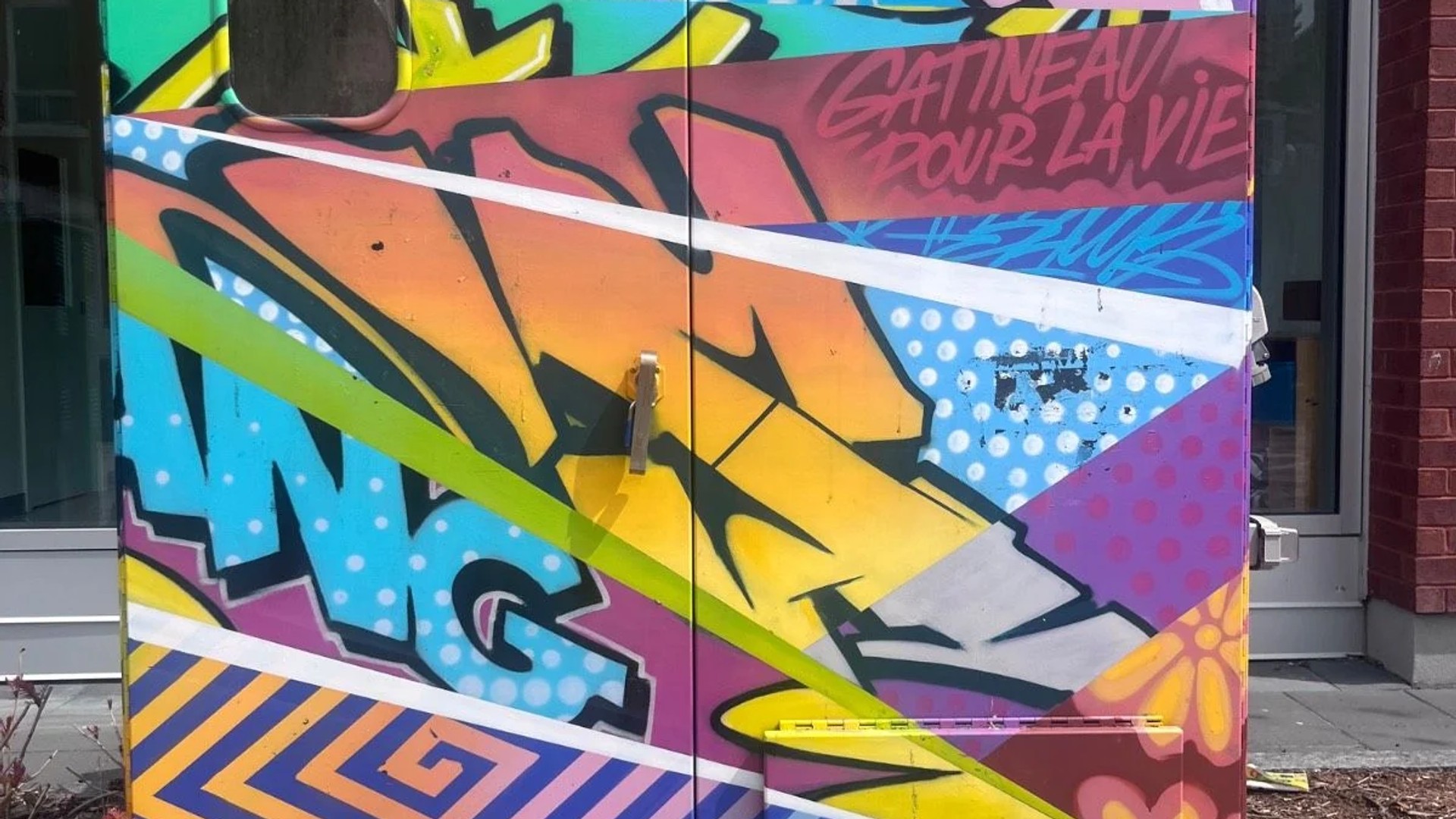 Public mural artwork in Hull, Ottawa - Street art scene