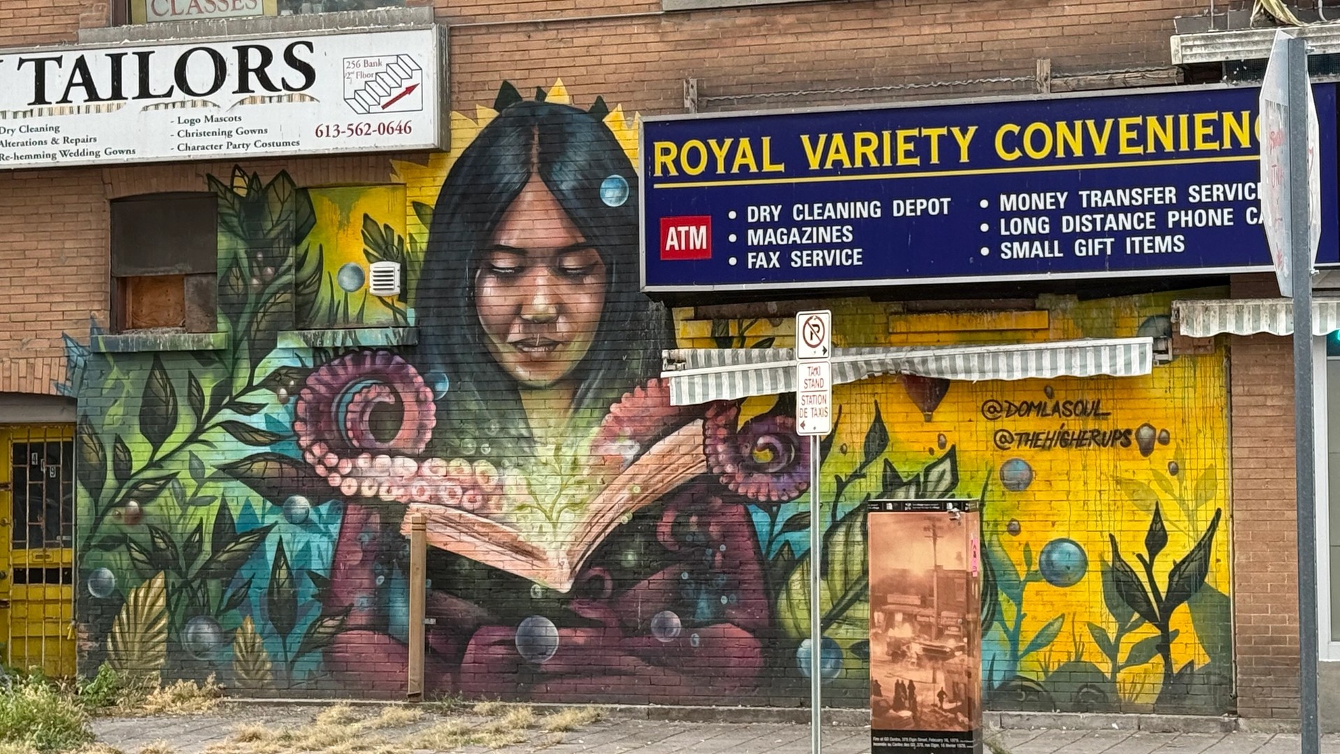 Lire, c’est essentiel mural in Centretown by Dom Laporte