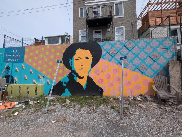 Parcelles de solidarité by COLLECTIF COCO-ALLUMETTES - Street art mural in Hull, Ottawa, Ontario