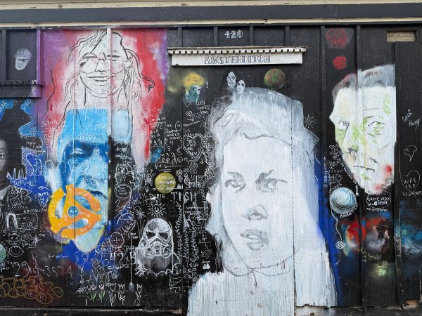 Unknown street art mural photo 1