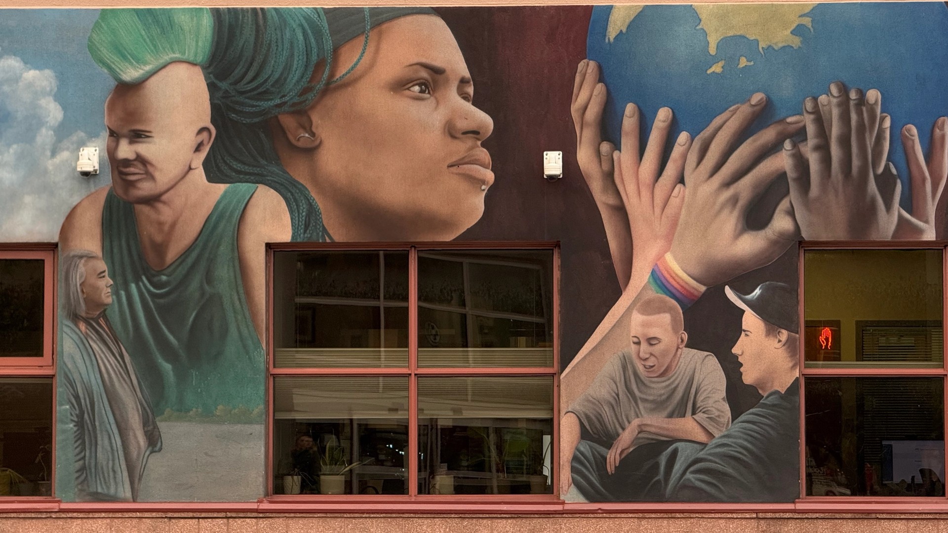Unknown mural in Lowertown by Unknown / Inconnu