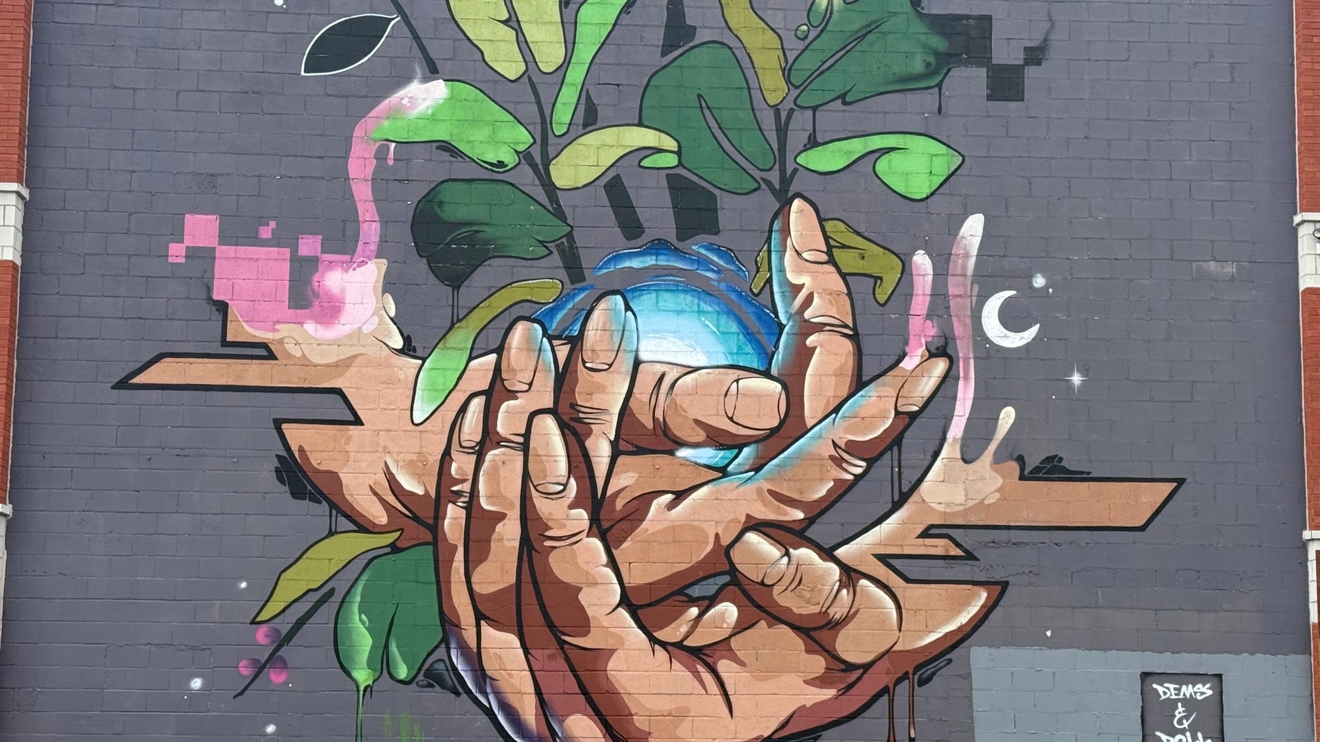 Inconnu mural in Centretown by Dems & Doll