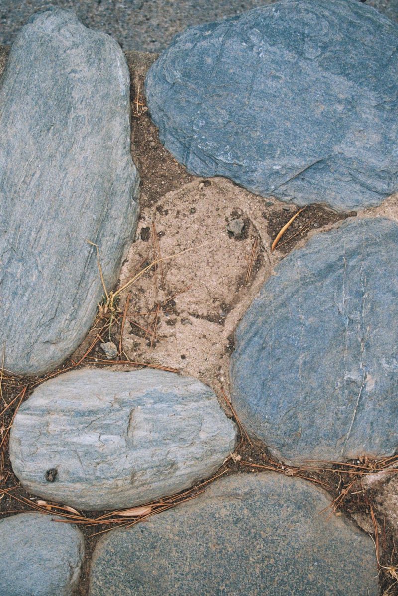 Suelo de piedras de río