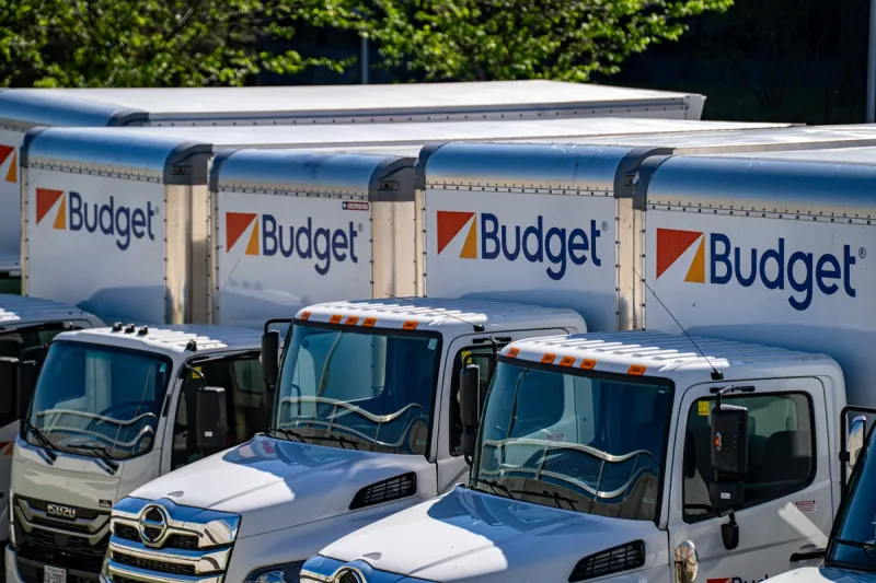 How much does a moving truck rental company cost?