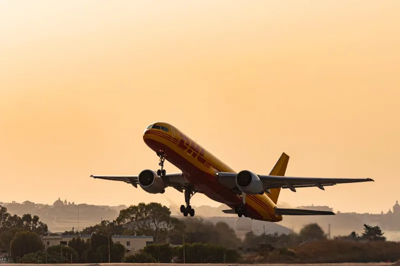 Pros and cons of air cargo car shippin