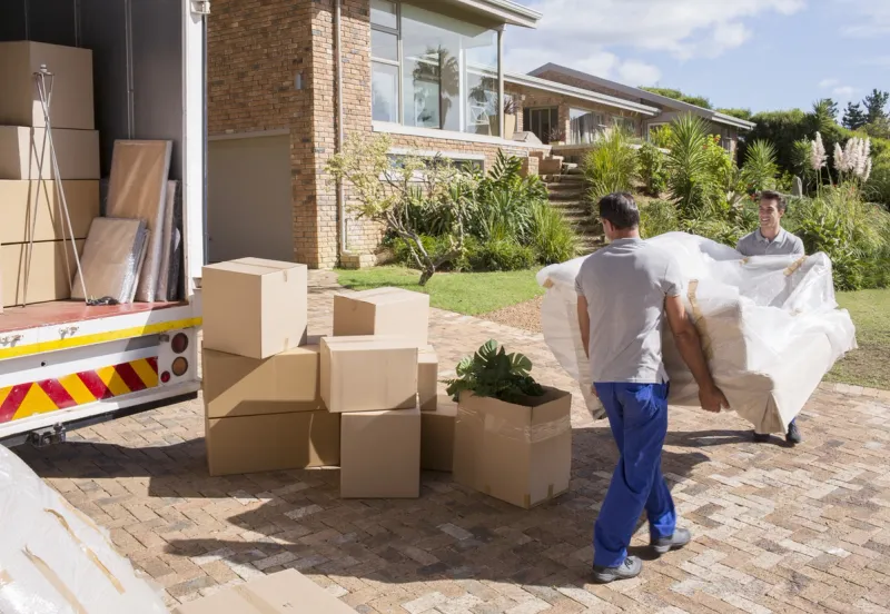 What is a long-distance moving company?
