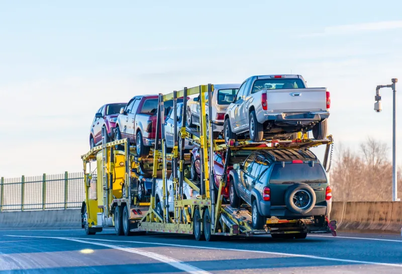 When to choose a tow dolly vs auto transport?