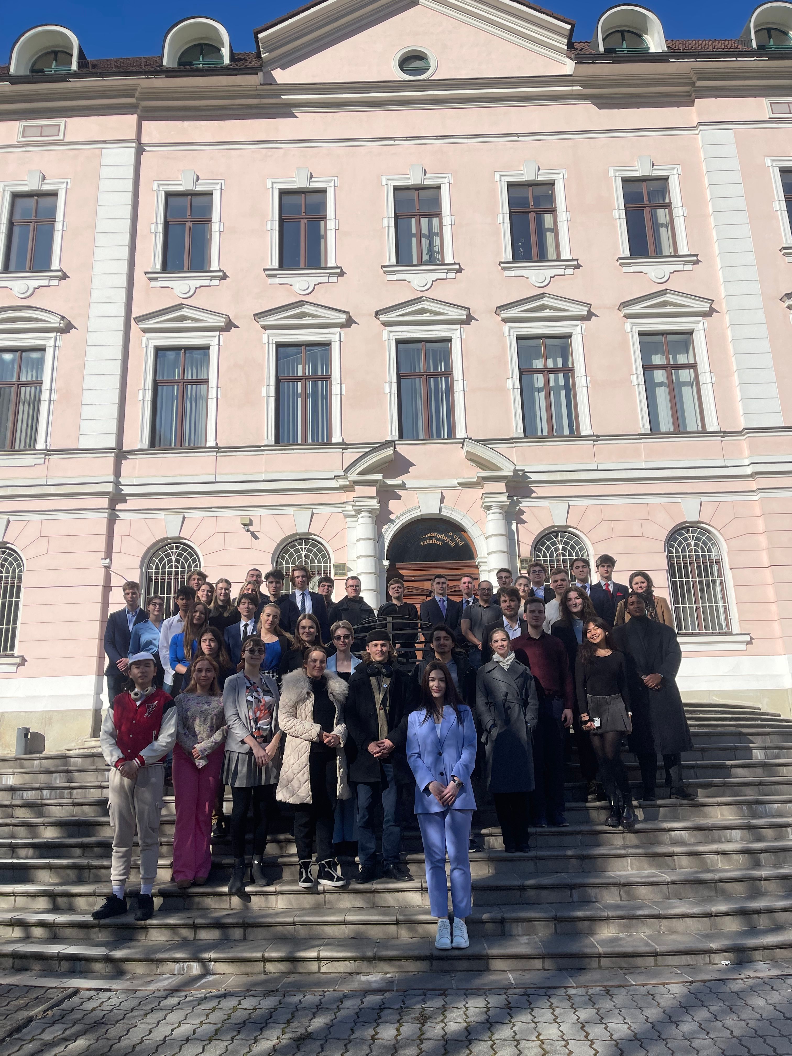 Panelová diskusia Visegrad Youth Forum o stave demokracie v krajinách V4+
