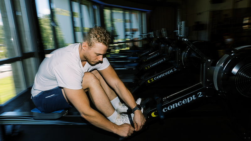Trening på Skullerud Sport Senter. Romaskiner i sal. 