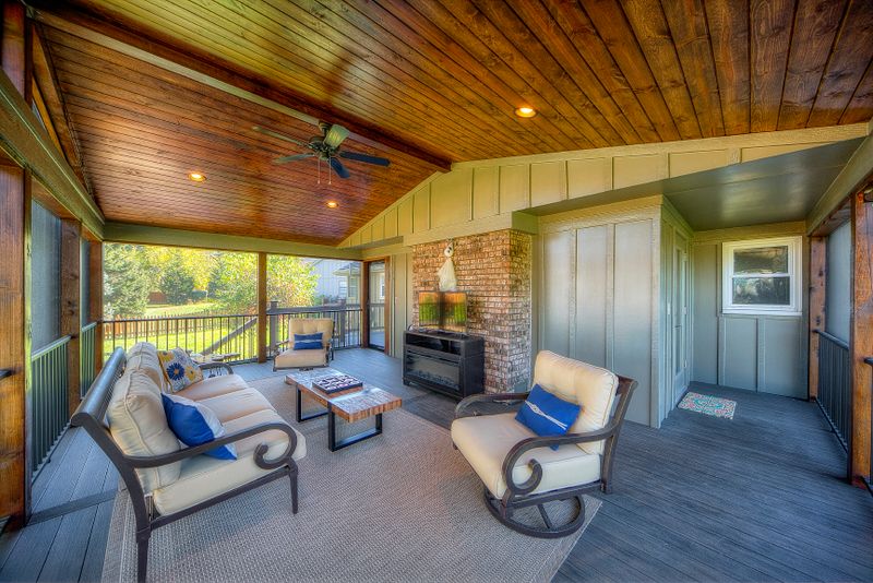 Screened porch by All Under One Roof, Kansas City