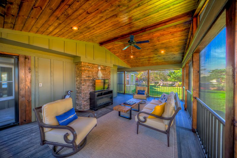 Screened porch by All Under One Roof, Kansas City