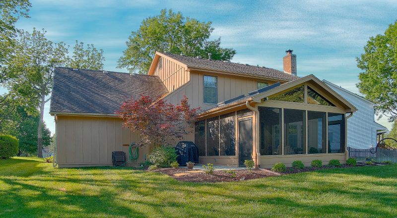 Screened porch by All Under One Roof, Kansas City