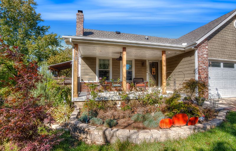 Screened porch by All Under One Roof, Kansas City