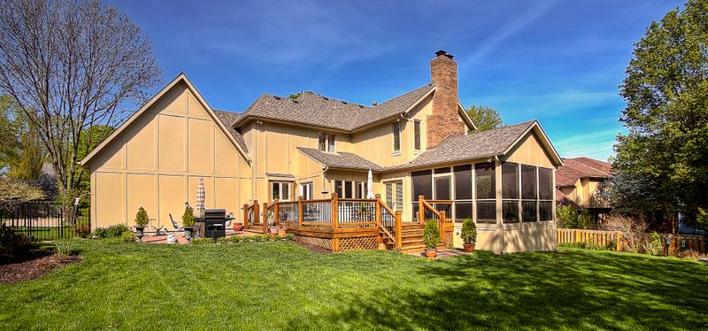 Screened porch by All Under One Roof, Kansas City