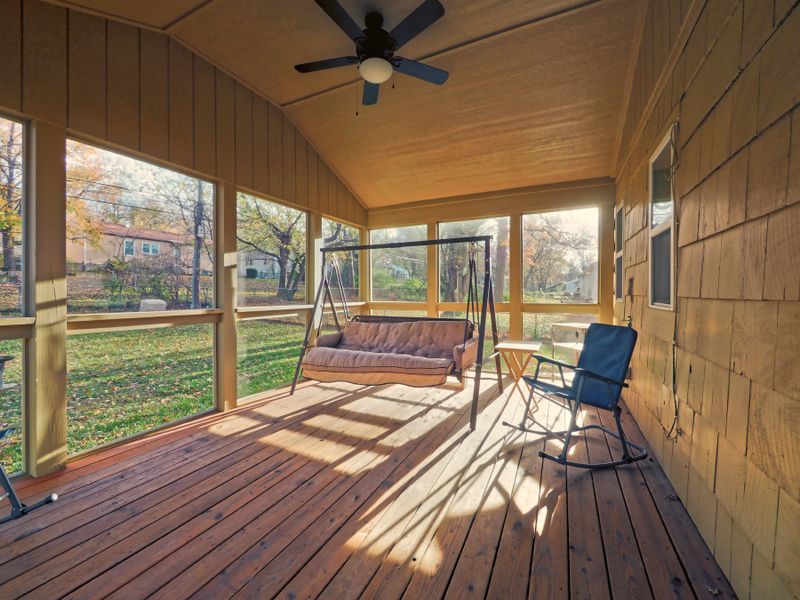 Screened porch by All Under One Roof, Kansas City