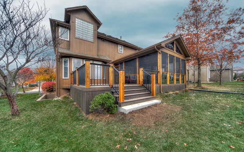 Screened porch by All Under One Roof, Kansas City