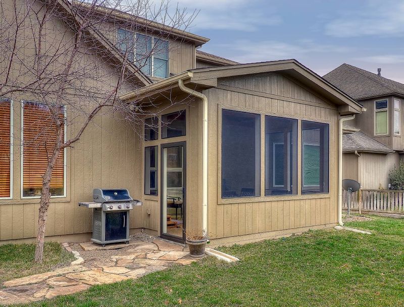 Screened porch by All Under One Roof, Kansas City