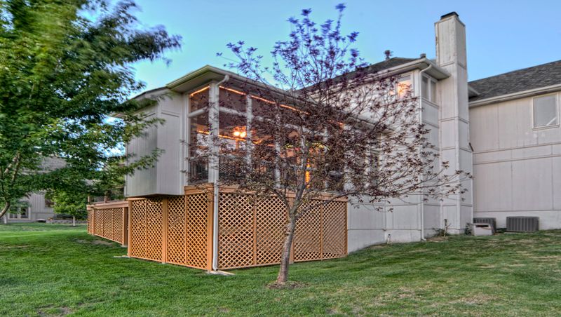 Screened porch by All Under One Roof, Kansas City