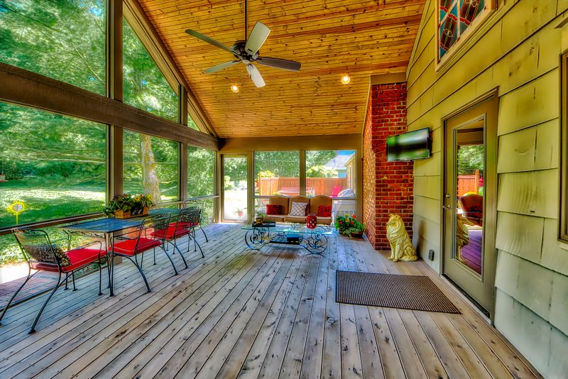 Screened porch by All Under One Roof, Kansas City