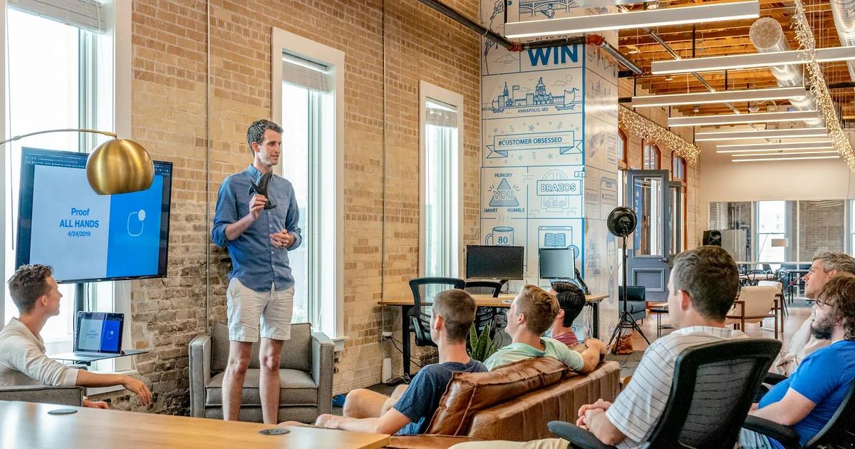 Pitch vs Veeso AI: ¿Qué herramienta encaja con tu flujo de trabajo de presentaciones?