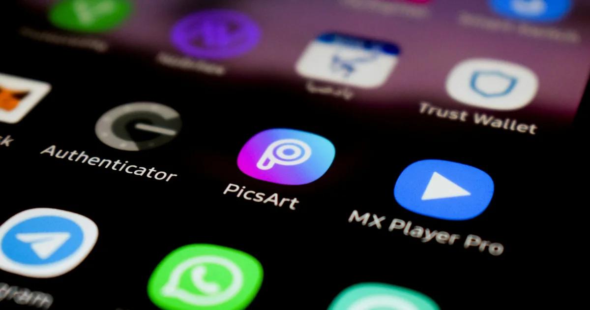 Picsart vs Veeso AI: 어떤 툴이 당신의 크리에이티브 워크플로우에 맞을까?