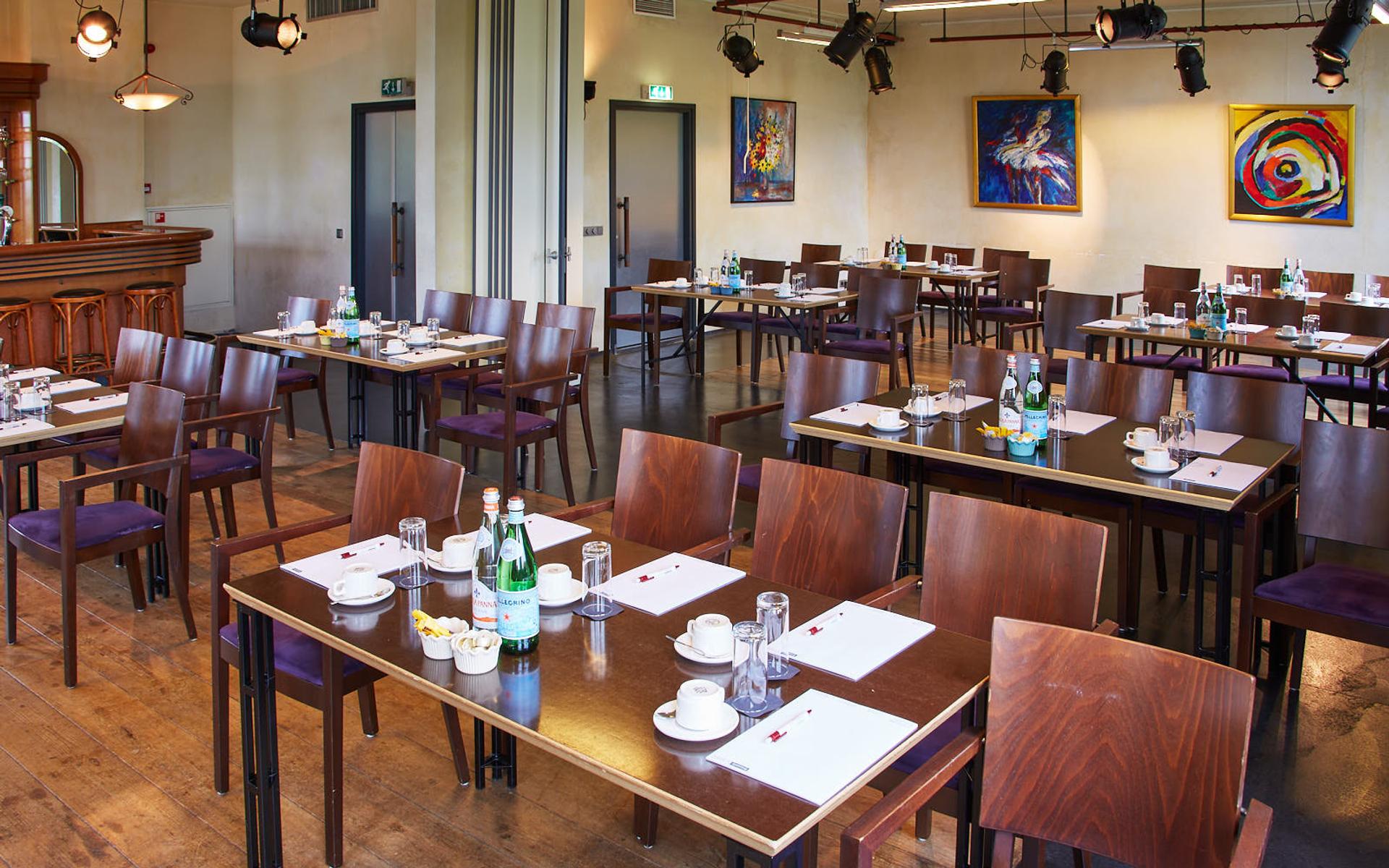 De Wilhelm Tellzaal van La Cocotte in cursusopstelling, geschikt voor trainingen en workshops tot 60 personen