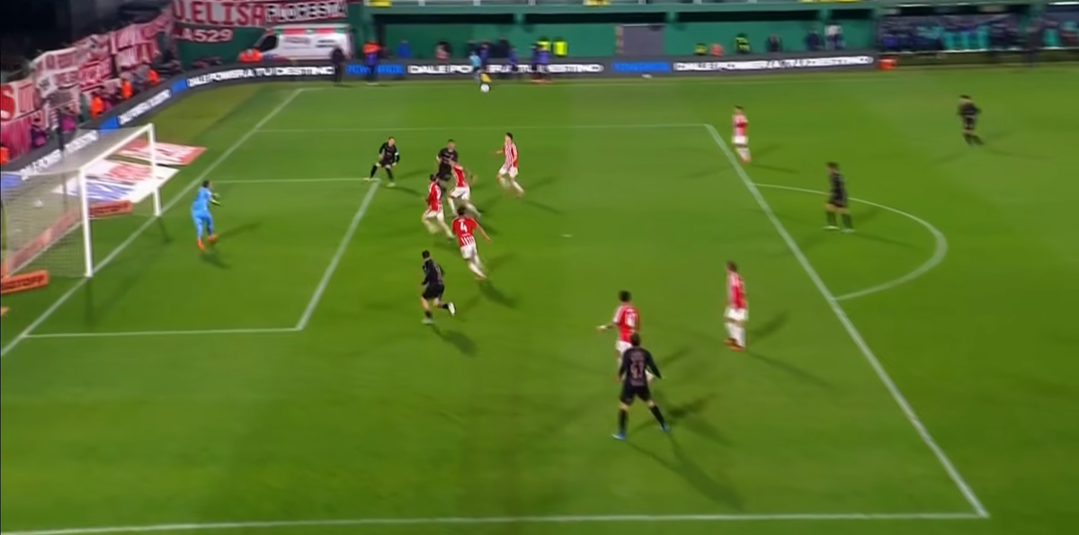 Merlini erra un gol insólito abajo del arco
