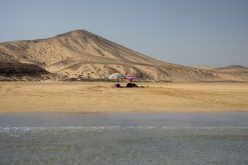 Aktau: Where the Desert Meets the Sea - Unveiling Kazakhstan's Unexpected Riviera