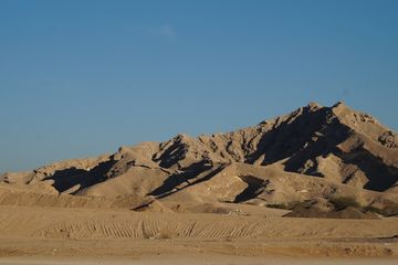 Aktau: Where the Desert Meets the Azure - A Curious Oasis on the Caspian