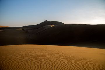 Aktau, Kazakhstan: Where the Desert Meets the Azure Sea (and So Much More!)