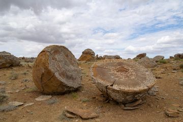 Aktau: More Than Just Rocks - Unearthing the Unexpected Jewel of the Caspian