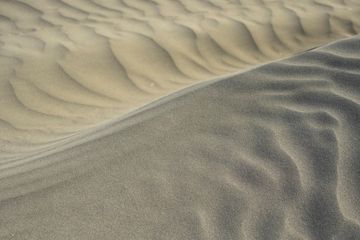 Aktau's Singing Sands: More Than Just a Beach Town