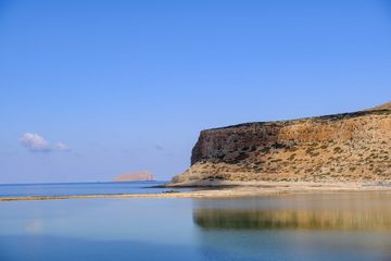 Aktau: Where the Desert Meets the Caspian Sea - More Than Just Oil and Gas
