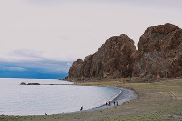 Aktau: Where the Desert Embraces the Caspian Sea - An Unexpected Adventure Awaits