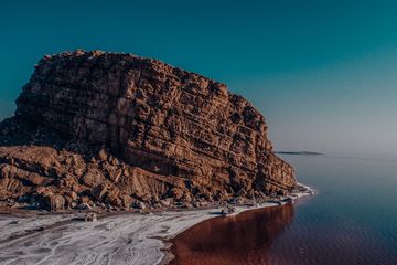 Aktau: Where the Desert Embraces the Caspian Sea - Discover Kazakhstan's Unexpected Coastal Gem