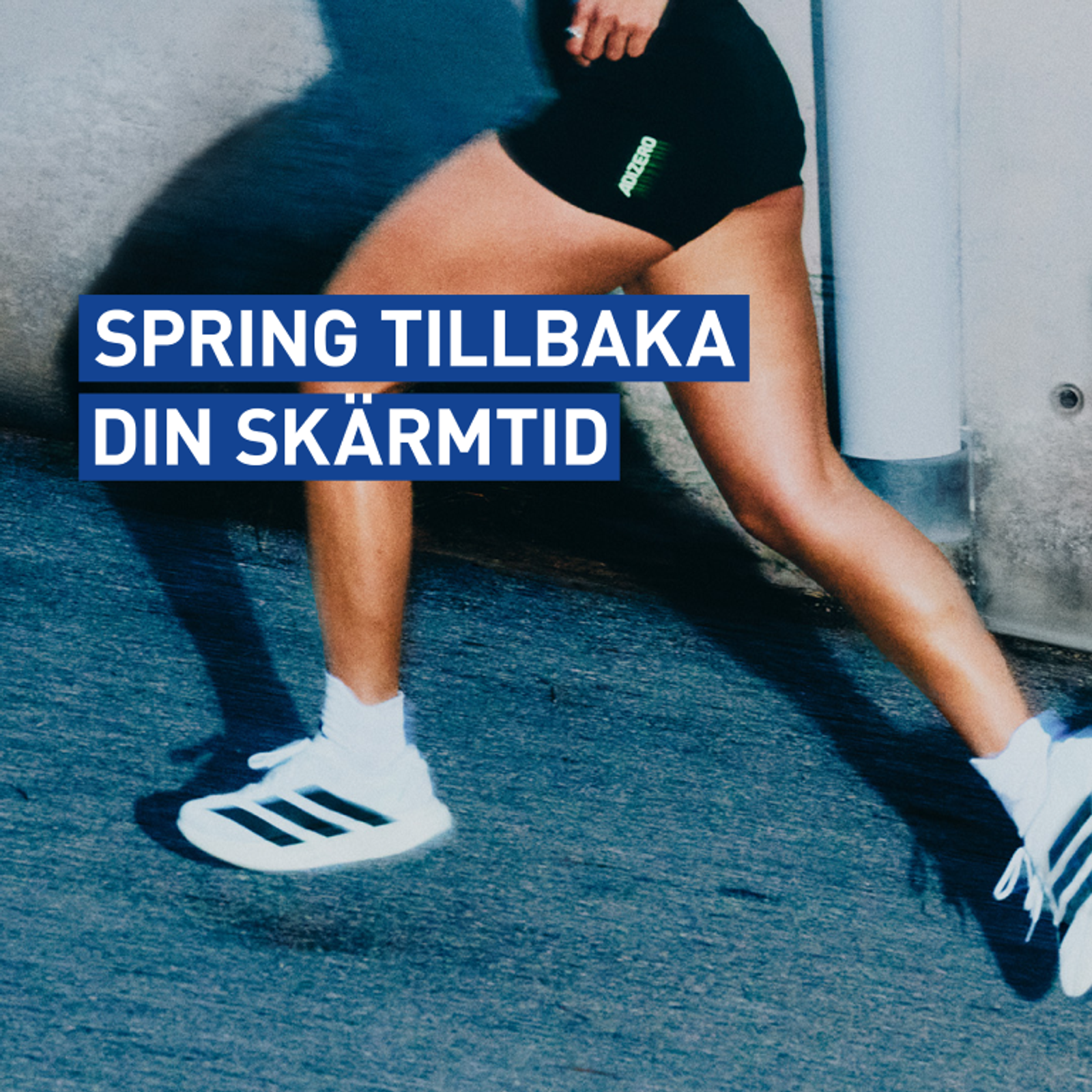 Person running outdoors in white Adidas sneakers and black shorts. Overlay text: "SPRING TILLBAKA DIN SKÄRMTID".