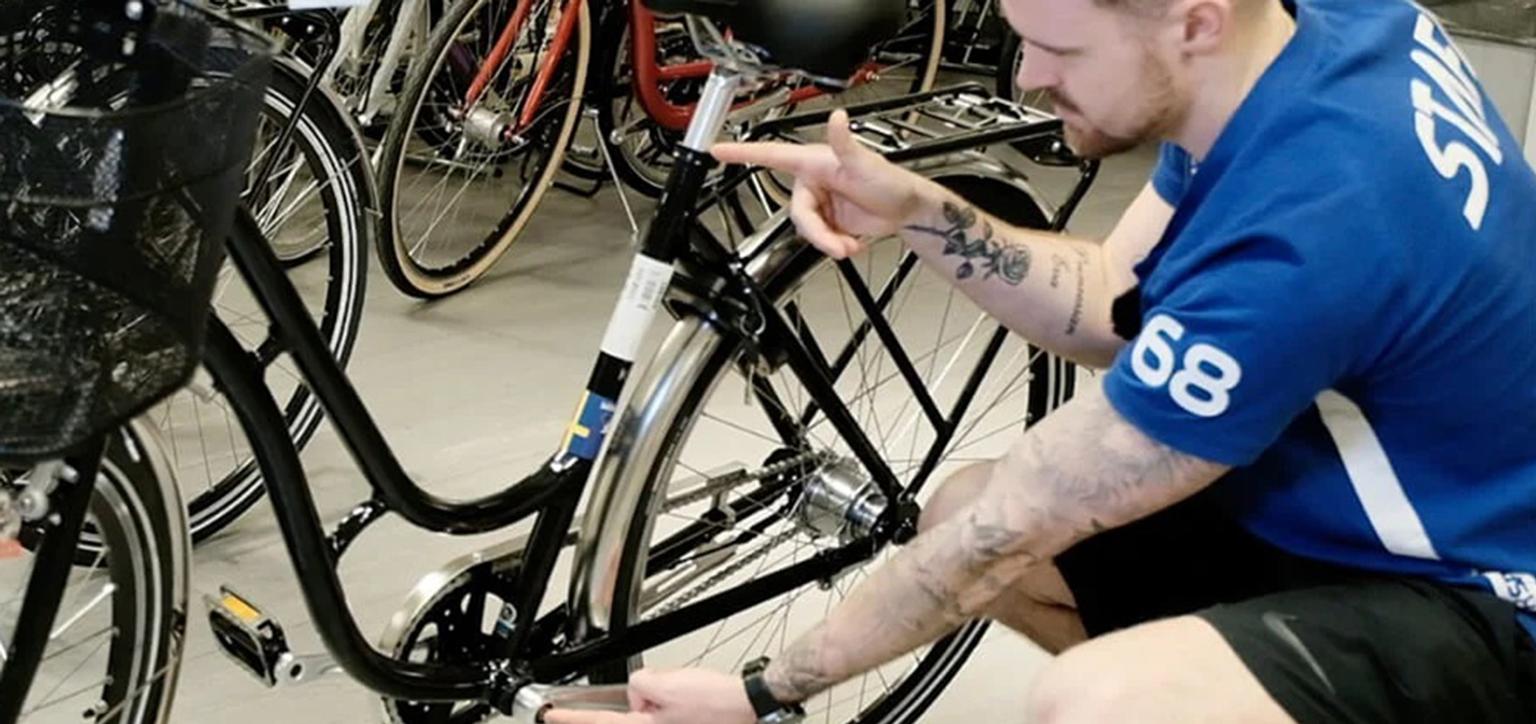 Storleksguider för stadscykel, MTB, hybridcykel och racercykel. Vi på Intersport hjälper dig här mäta cykeln och välja rätt storlek på din nya cykel.