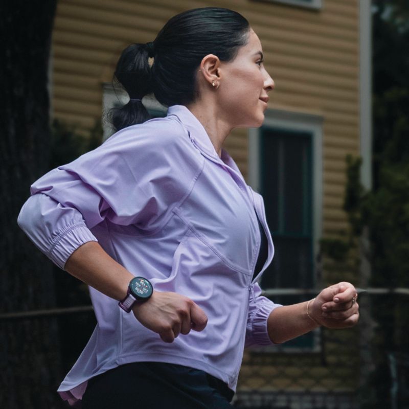 Löpning med träningsklocka för dam