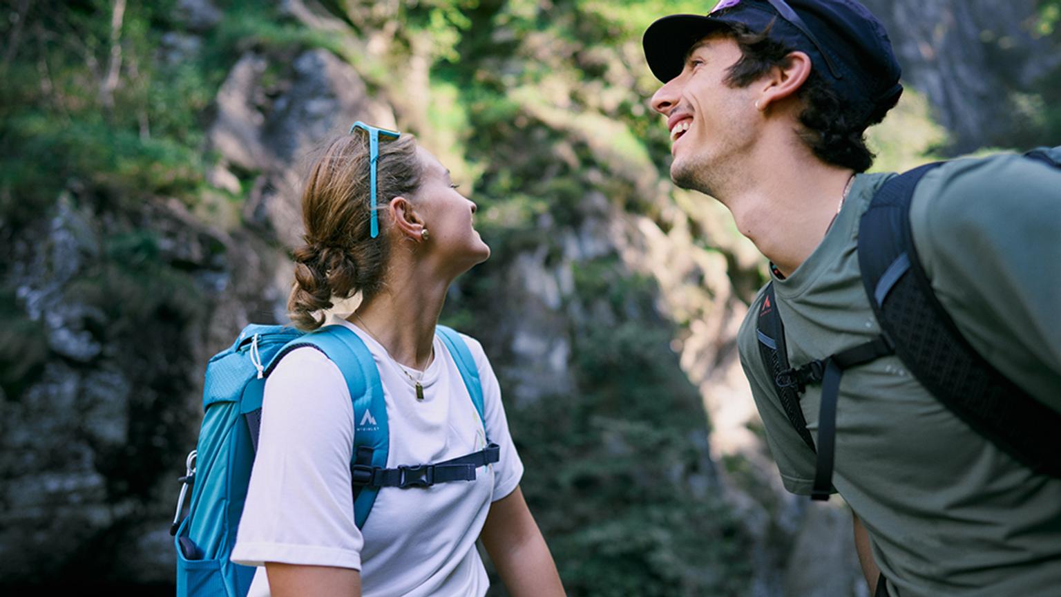 Familj som är ute på utflykt