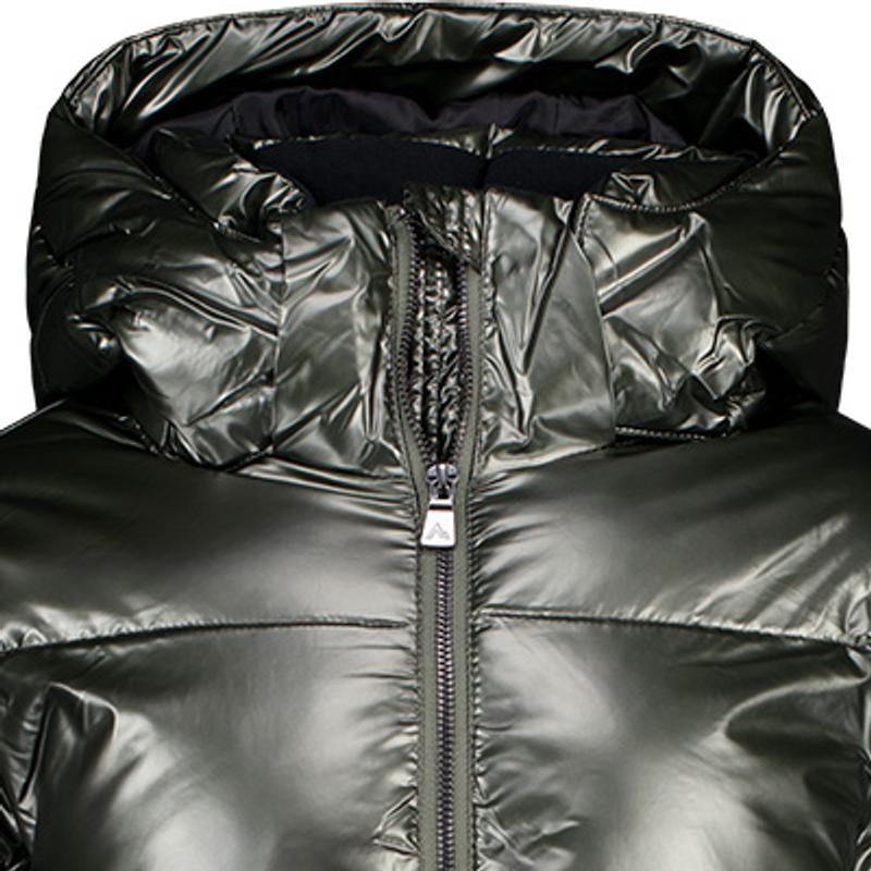 Hög krage med avtagbar huva