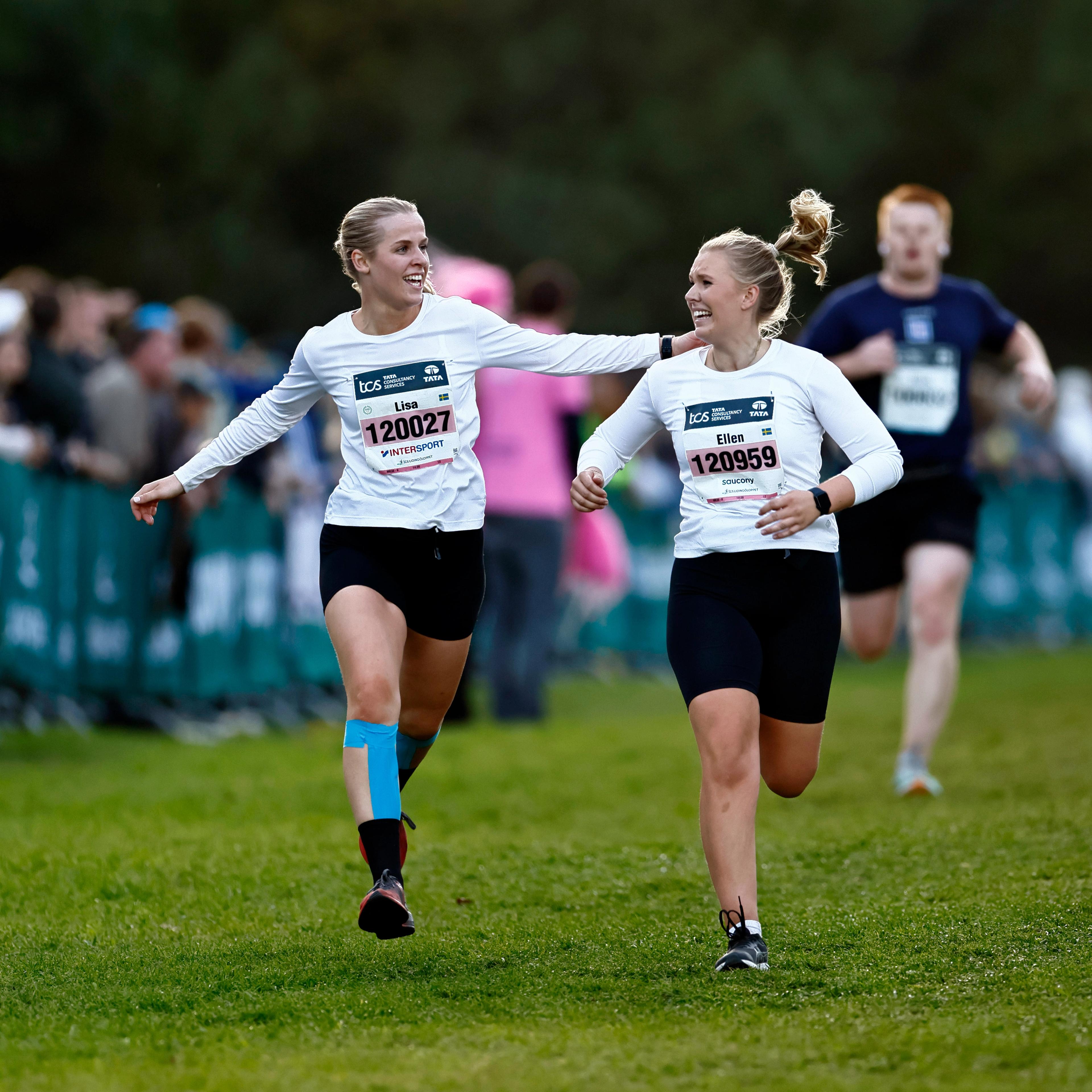 two female runners with one wearing the number 120659