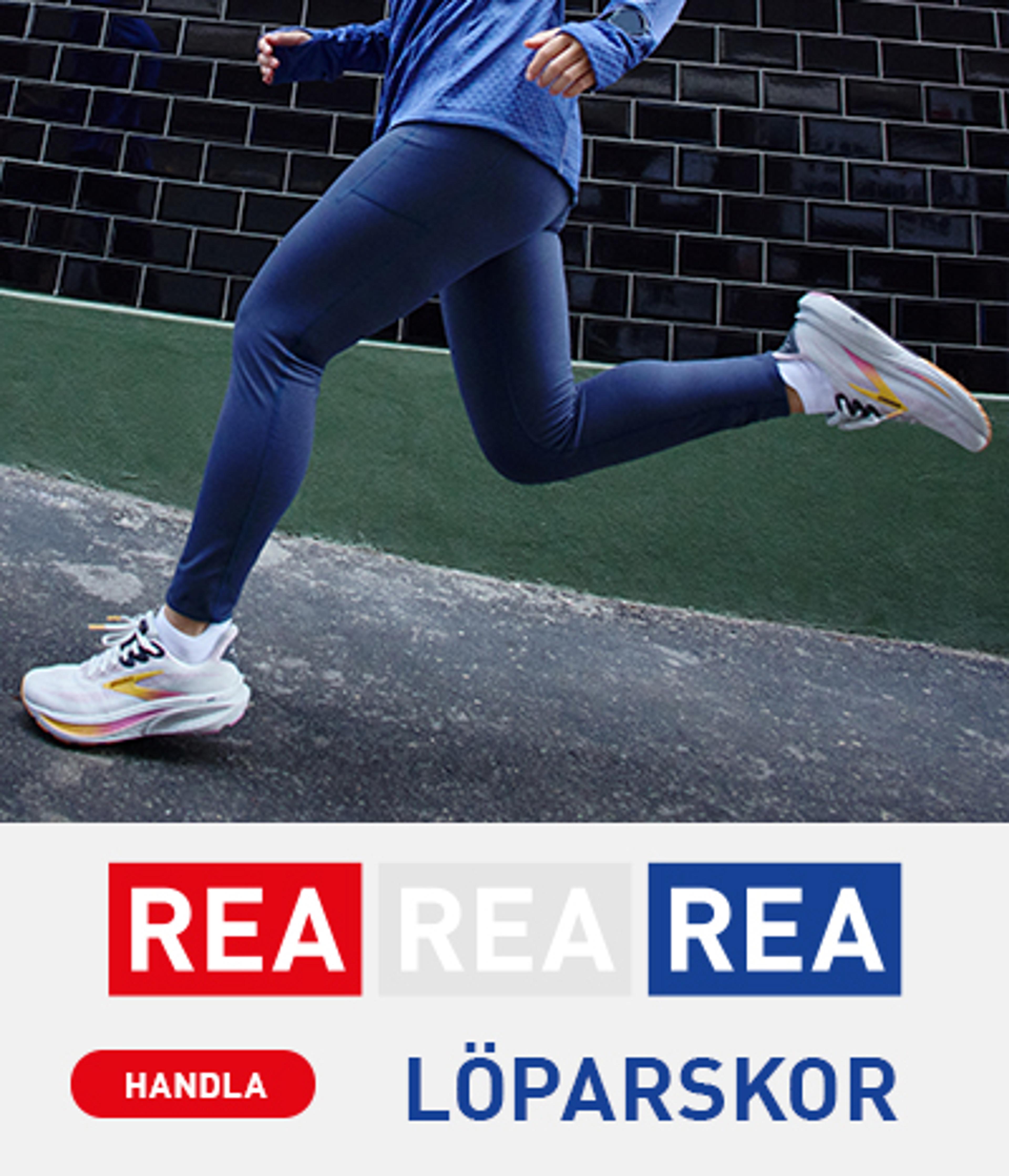 A person running in white athletic shoes. Overlaid text: REA LÖPARSKOR (SALE RUNNING SHOES) and HANDLA (SHOP).