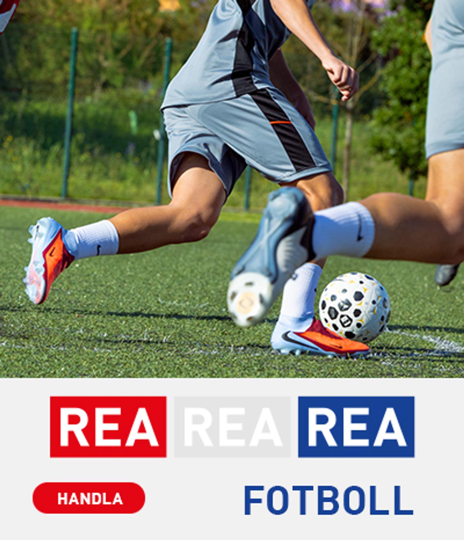 Two soccer players' legs on a field with a ball, text 'REA', 'HANDLA', 'FOTBOLL'.