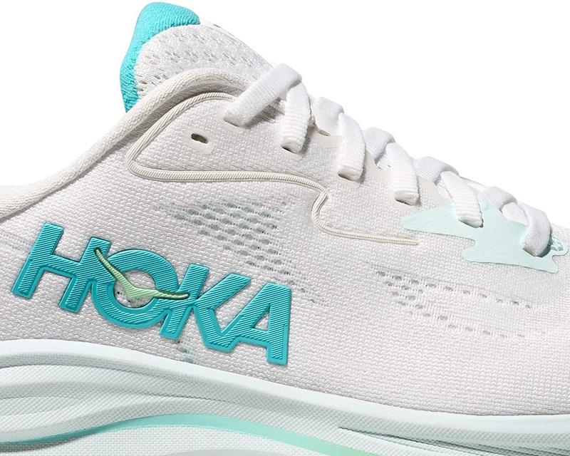 Hoka Clifton 10 W löparsko i färgen White/Cielo Blue