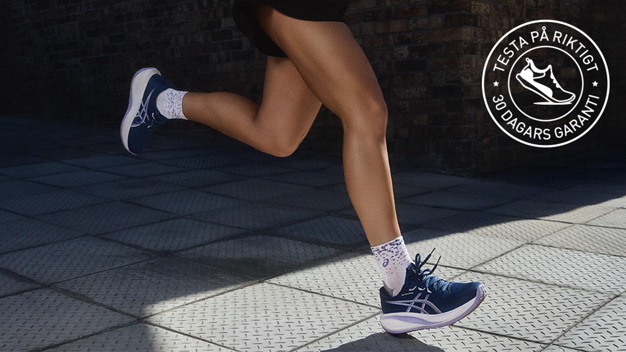 Person's legs running in blue sneakers; a circular badge offers a '30-day guarantee'.