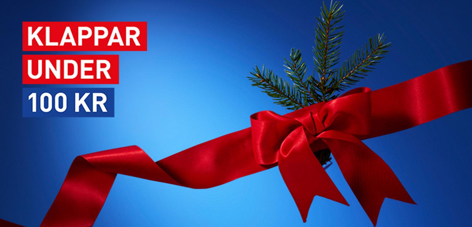 Red ribbon with a bow and pine branch on a blue background. Text: KLAPPAR UNDER 100 KR.