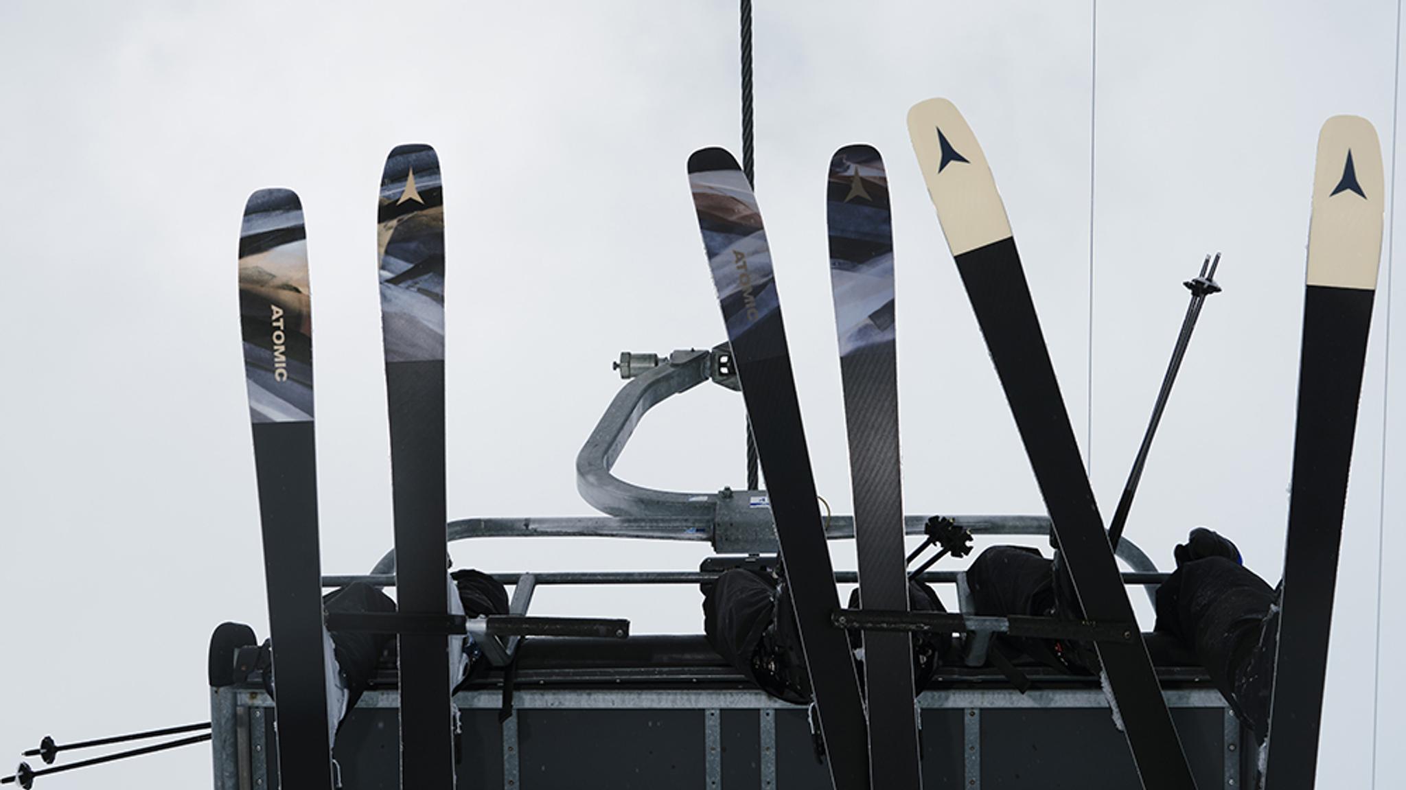 a bunch of skis are sitting on top of a ski lift .