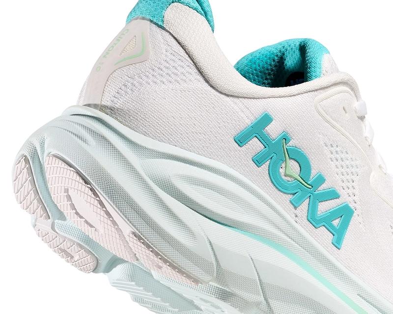 Hoka Clifton 10 W löparsko i färgen White/Cielo Blue